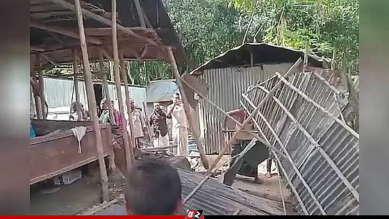 ছেলেকে জিম্মি করে মাকে সংঘবদ্ধ ধর্ষণ, প্রধান আসামির বাড়িঘর ভাঙচুর