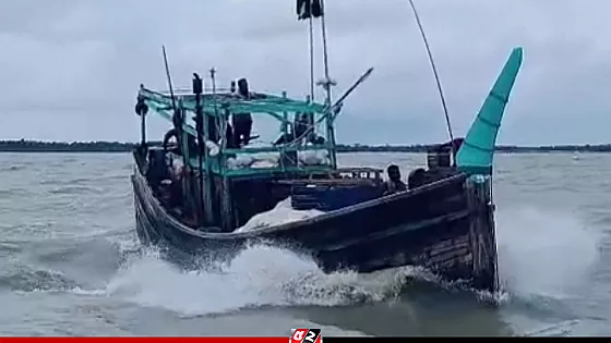 বঙ্গোপসাগরে ১৫ জেলেসহ মাছ ধরার ট্রলারডুবি