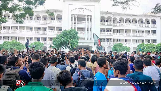 প্রধান বিচারপতির পদত্যাগের দাবিতে হাইকোর্টে আন্দোলনকারীদের অবস্থান 