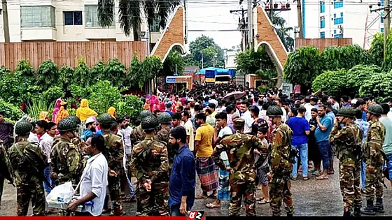 গাজীপুরে শ্রমিকদের মধ্যে অসন্তোষ, হামলা-ভাঙচুর