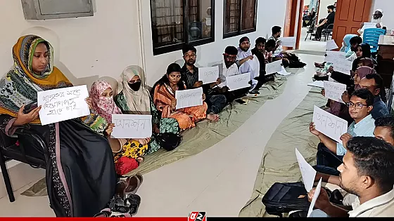তিন দিন অনশনের পর প্রাথমিকে নিয়োগ পেলেন ৪৪ জন, এবারও বাদ প্রথম হওয়া প্রার্থী