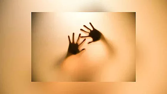 স্বামীর সঙ্গে ঘুরতে যাওয়ায় লোক ভাড়া করে তরুণীকে গণধর্ষণ করালেন স্ত্রী
