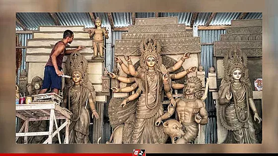 মাটির প্রতিমায় ফুটছে দেবীর রূপ, দুর্গোৎসবের প্রস্তুতি তুঙ্গে