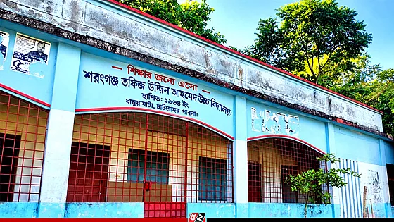 স্কুল থেকে চুরি হওয়া ১৭ ল্যাপটপ উদ্ধার