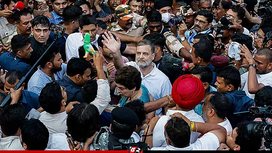 ফের বিক্ষোভ থেকে আটক রাহুল-প্রিয়াঙ্কা গান্ধী   