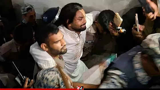 রবীন্দ্রনাথের গ্রাফিতিতে কালি, আয়াসসহ ৪ জন রিমান্ডে