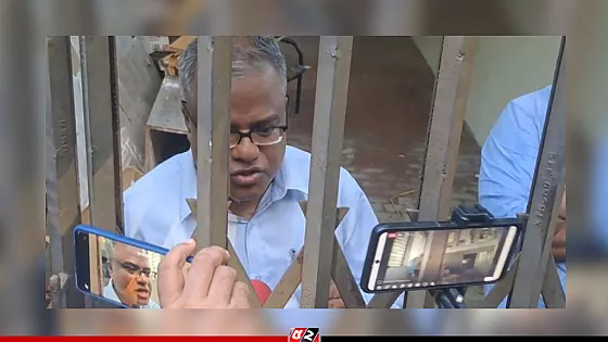 ২২ ঘণ্টা ধরে নিজ কার্যালয়ে অবরুদ্ধ রয়েছেন চুয়েটের নবনিযুক্ত উপাচার্য 