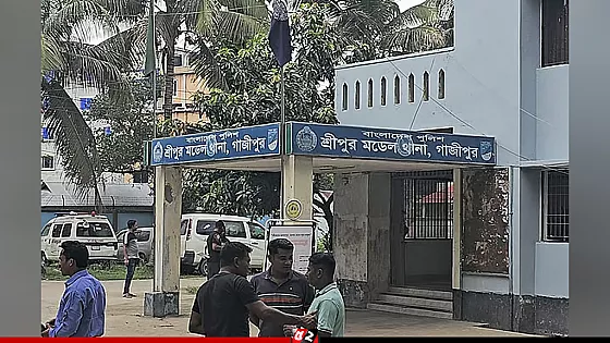 স্বামীকে আটকে রেখে স্ত্রীকে ধর্ষণ, থানায় মামলা