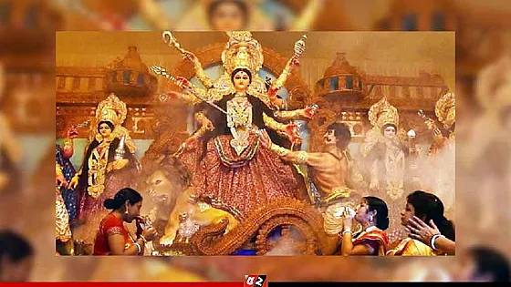 আজ বিজয়া দশমী, বিদায়ের ক্ষণে মণ্ডপে মণ্ডপে বিষাদের সুর