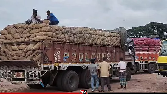 হিলি স্থলবন্দর দিয়ে নতুন আলু আমদানি শুরু