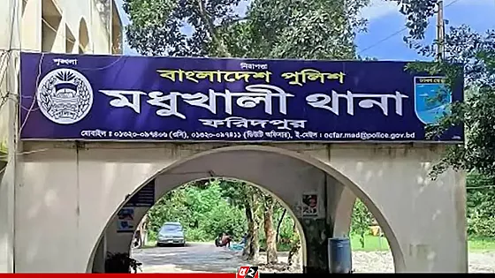বাস-অ্যাম্বুলেন্স সংঘর্ষে ৩ জন নিহত