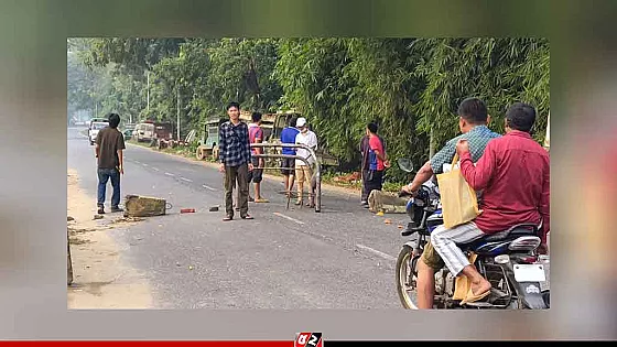 খাগড়াছড়ি ও রাঙামাটিতে সড়ক-নৌপথ অবরোধ, দুর্ভোগে যাত্রীরা