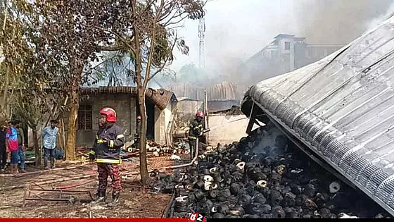 সাড়ে তিন ঘণ্টার চেষ্টায় নিয়ন্ত্রণে গাজীপুরের আগুন
