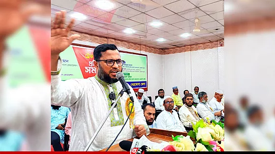 ‘তোমার কার্ড তুমি নাও, আমাকে ন্যায্য মজুরি দাও’