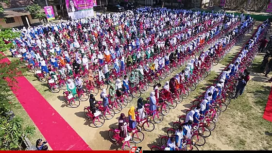 জাইমা রহমানের জন্মদিনে ৫৪৮ ছাত্রীকে সাইকেল উপহার