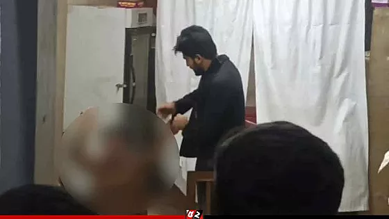 হাসপাতালে ঢুকে স্বেচ্ছাসেবক দল নেতাকে পেটালেন ছাত্রদল নেতা