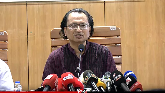 প্রধানমন্ত্রী দেশে ফিরলে আইজিপির বিষয়ে সিদ্ধান্ত বিবেচনা করবে: তথ্য উপদেষ্টা