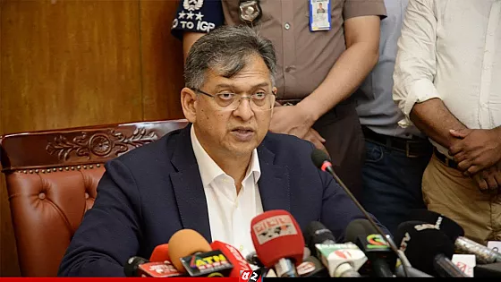 আইজিপি সহজ–সরল মানুষ, ক্রসফায়ারের বিষয়ে অসতর্কতাবশত বলে ফেলেছেন : স্বরাষ্ট্রমন্ত্রী