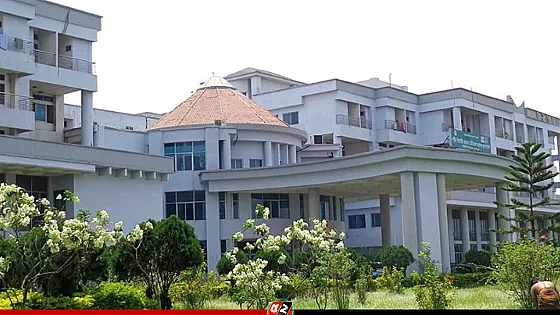 অসুস্থতার খবরে ঘরে ঢুকে মেয়ে দেখলেন বাবার রক্তাক্ত মরদেহ