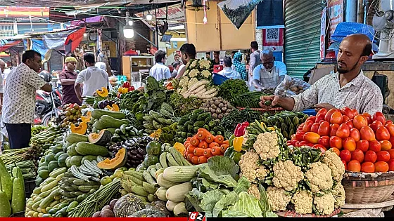 সবজির দামে সেঞ্চুরি, নাগালের বাইরে পাঙাশ