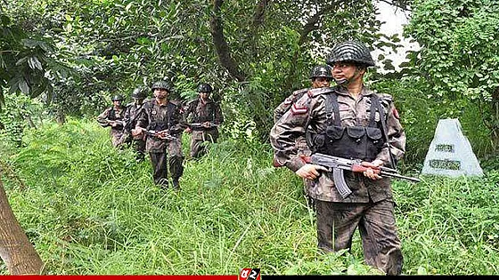 পাচারকালে অর্ধকোটি টাকার আপেলভর্তি ট্রাক জব্দ করলো বিজিবি