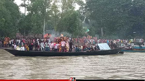 প্রতিমা বিসর্জনে গিয়ে দুই নৌকার সংঘর্ষ, নিহত ১