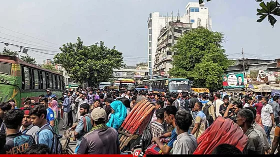 শিক্ষার্থীদের নীলক্ষেত অবরোধ, তীব্র যানজট