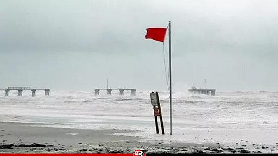 বঙ্গোপসাগরের নিম্নচাপ রূপ নিলো ঘূর্ণিঝড়ে, বাড়লো সতর্ক সংকেত