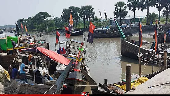 মধ্যরাতে উঠছে নিষেধাজ্ঞা, ইলিশ ধরতে প্রস্তুত জেলেরা