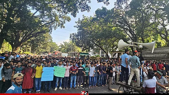 তিন দফা দাবি নিয়ে শিক্ষা মন্ত্রণালয় অভিমুখে জবি শিক্ষার্থীরা