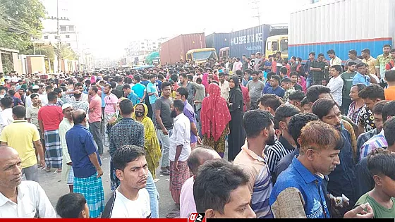 ফের মহাসড়ক অবরোধ, ‘আশ্বাস নয়, বেতন চায় শ্রমিকরা’