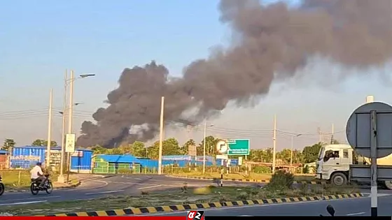 চট্টগ্রামে কারখানায় আগুন, নিয়ন্ত্রণে ৫ ইউনিট