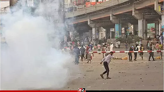 সড়ক থেকে সরে গেছেন রিকশাচালকেরা,  ট্রেন চলাচল শুরু