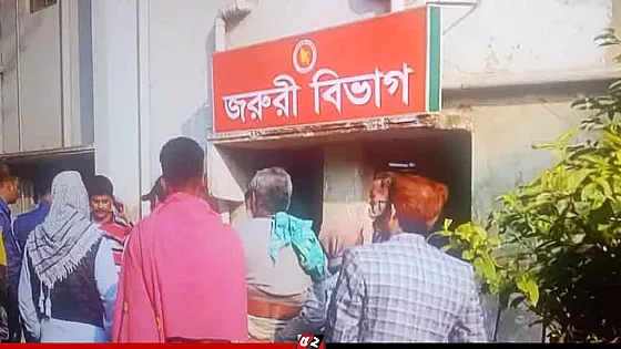 মেঘনায় জাহাজে ৭ খুন, মরদেহ নিতে হাসপাতালে স্বজনেরা