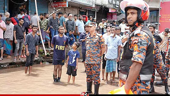 গর্ভবতী নারীসহ ৭৭৯ জনকে উদ্ধার করেছে ফায়ার সার্ভিস