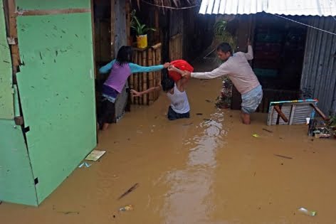 ফিলিপাইনে মৌসুমি ঝড়ে বাড়ি ছাড়া পাঁচ হাজার মানুষ