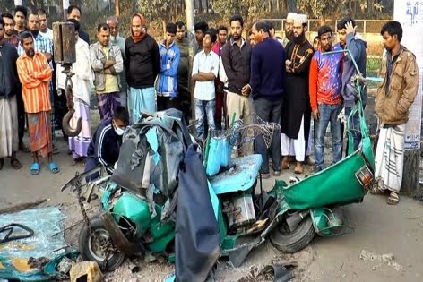 বগুড়ায় বাস চাপায় সিএনজি অটোরিকশার ৪ যাত্রী নিহত