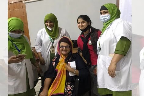 করোনা ভ্যাকসিন নিয়েছেন চিত্রনায়িকা ববিতা