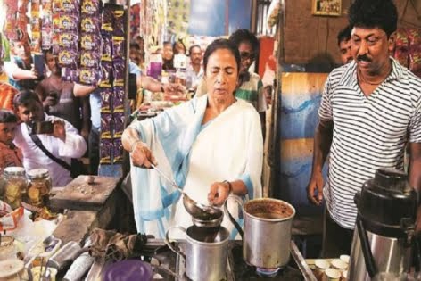 নন্দীগ্রামে মনোনয়ন জমা দিলেন মমতা, টং দোকানে চা বানিয়ে প্রচারণা শুরু