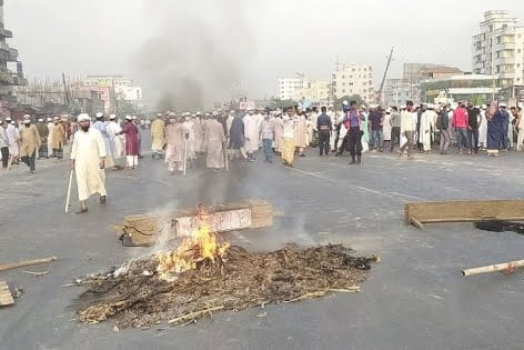 ঢাকা-চট্টগ্রাম মহাসড়কে হেফাজতের অবস্থান