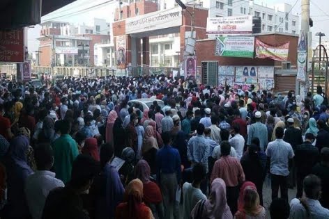 মেডিকেল কলেজে ভর্তি পরীক্ষায় স্বাস্থ্যবিধি উপেক্ষিত