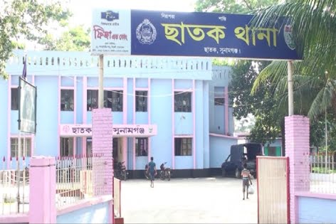 ছাতকে থানায় মামুনুল হক সমর্থকদের হামলা ও ভাঙচুর