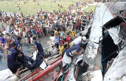 শীতলক্ষ্যা  লঞ্চডুবি আরও ৫ জনের মরদেহ উদ্ধার, মোট ৩৫