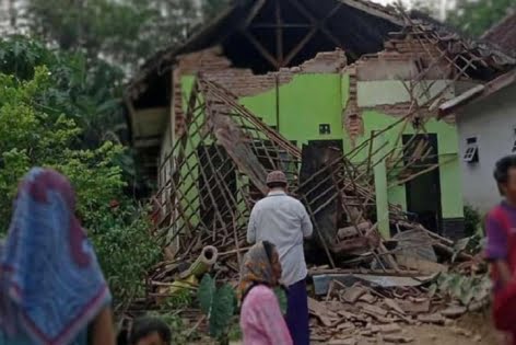 ভূমিকম্পে কাঁপলো ইন্দোনেশিয়া, সাতজনের মৃত্যু