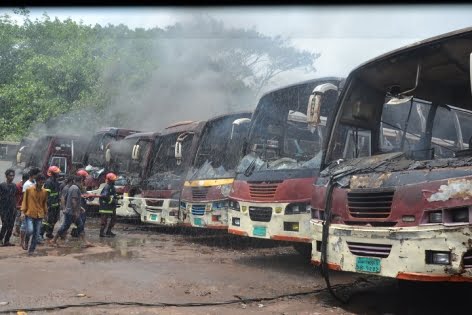 নবাবগঞ্জে বাসস্ট্যান্ডে ভয়াবহ অগ্নিকাণ্ড, পুড়লো ৯টি বাস