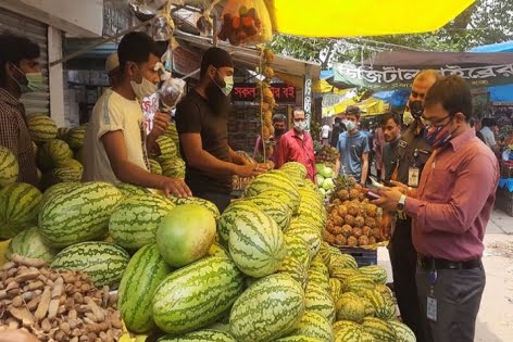 পঞ্চগড়ে বেশি দামে তরমুজ বিক্রি, ২ ব্যবসায়ীকে জরিমানা