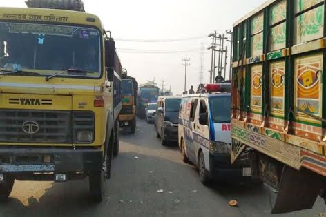 ঢাকা-টাঙ্গাইল-বঙ্গবন্ধু সেতু মহাসড়কে ৩০ কিলোমিটার এলাকায় যানজট