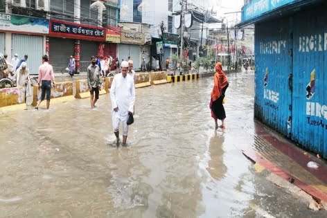 মাঝারি বৃষ্টিতেই তলিয়ে গেল চট্টগ্রাম