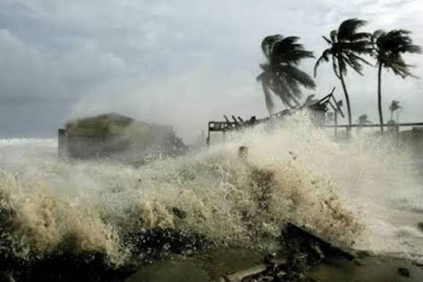 পায়রা সমুদ্রবন্দর থেকে ইয়াস ৪৪৫ কিলোমিটার দক্ষিণ-পশ্চিমে অবস্থান করছে