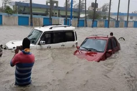 ভারতে পানির তলায় দিঘা শহর, ভাসছে বাড়ি-গাড়ি